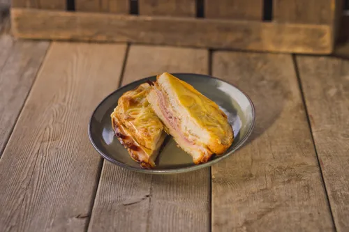 Tosti gegratineerd met bechamelsaus en kaas